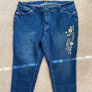 BloomChic Denim Jeans Sz 22 w/floral embroidery, zip up 4 pockets, inseam is 26"